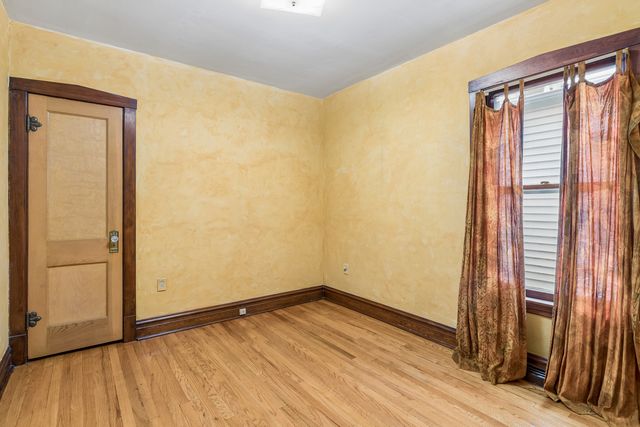5228 N Ludlam Avenue, Chicago, IL 60630