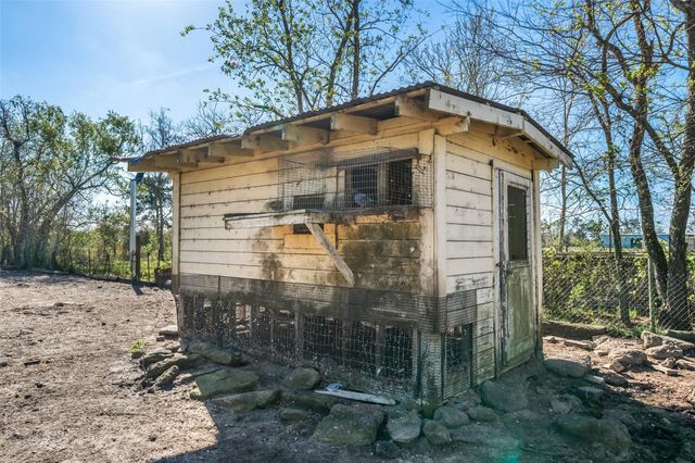 1227 Ave L, Santa Fe, TX 77510