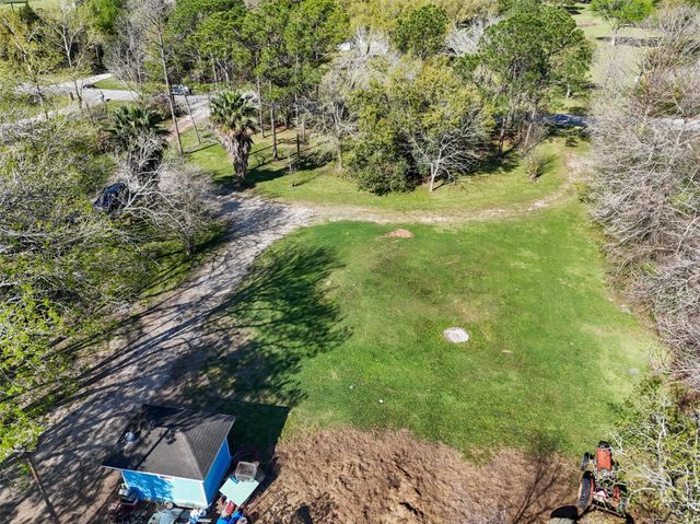 1227 Ave L, Santa Fe, TX 77510