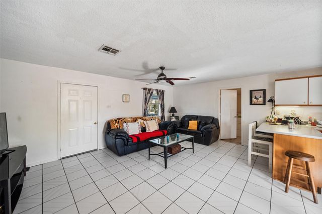 1227 Ave L, Santa Fe, TX 77510