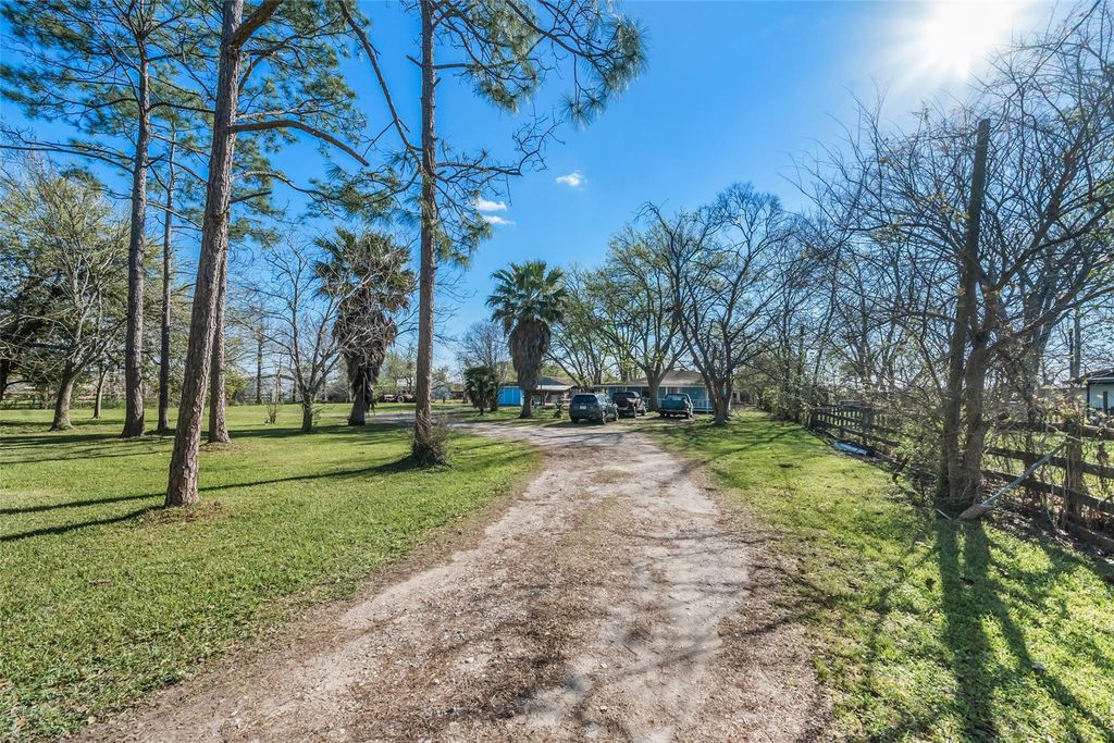 1227 Ave L, Santa Fe, TX 77510