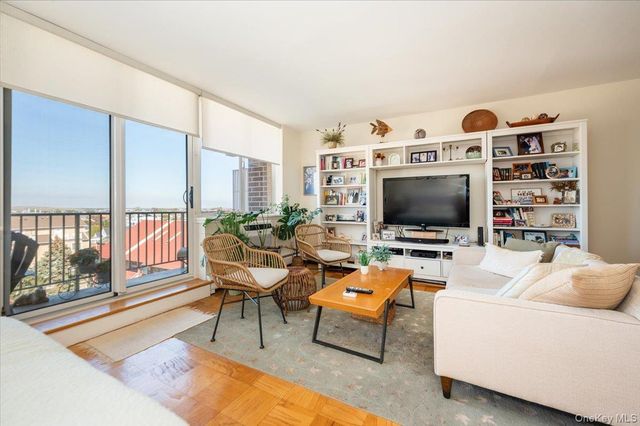 650 Shore Road 5P, Long Beach, NY 11561