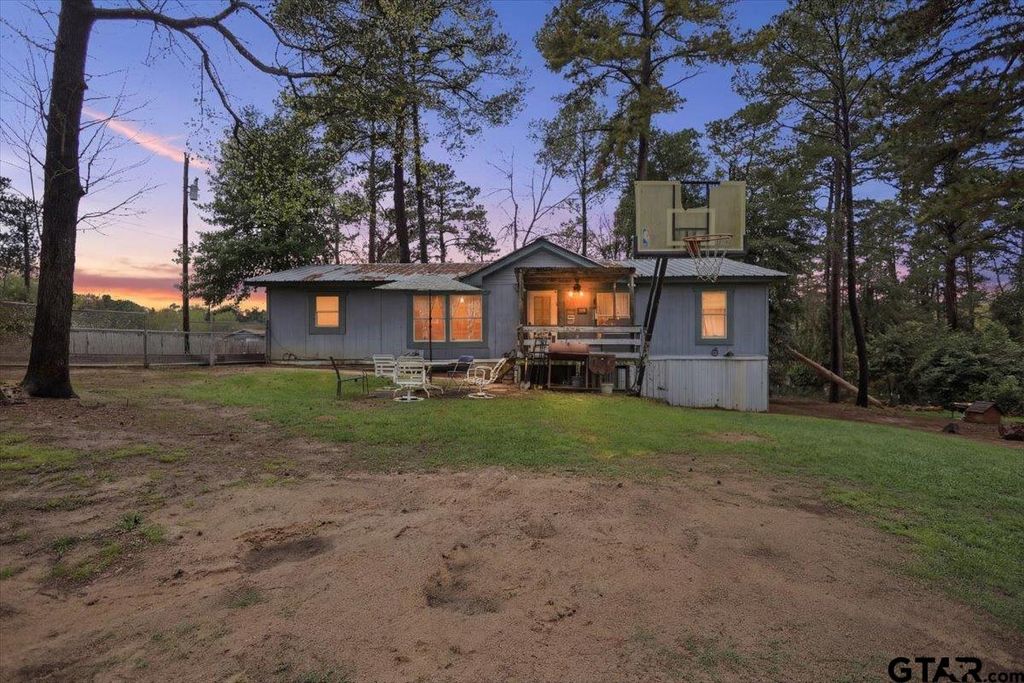 21133 Oak Drive, Larue, TX 75770