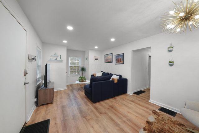 1006 Chambers Circle, Columbus, OH 43212