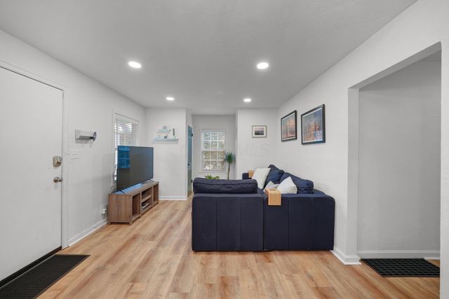 1006 Chambers Circle, Columbus, OH 43212