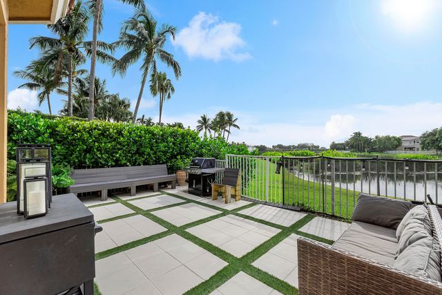 9556 Cobblestone Creek Drive, Boynton Beach, FL 33472