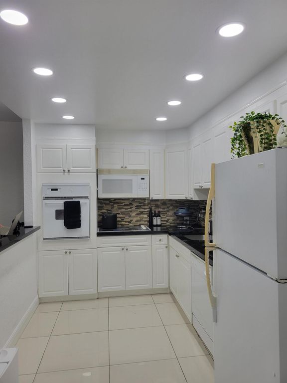 19370 Collins Avenue 623, Sunny Isles Beach, FL 33160
