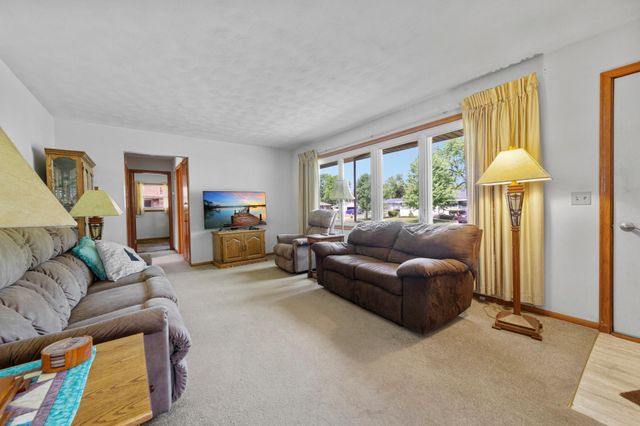 7049 Ewing Avenue N, Brooklyn Center, MN 55429