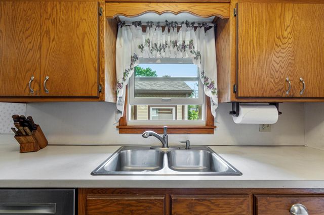 7049 Ewing Avenue N, Brooklyn Center, MN 55429
