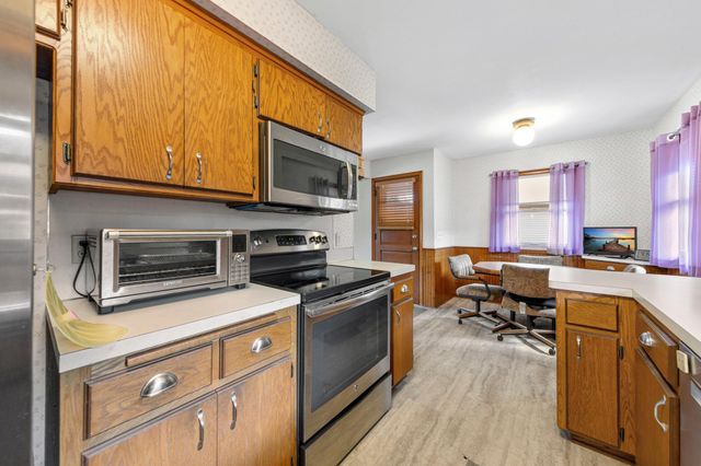 7049 Ewing Avenue N, Brooklyn Center, MN 55429