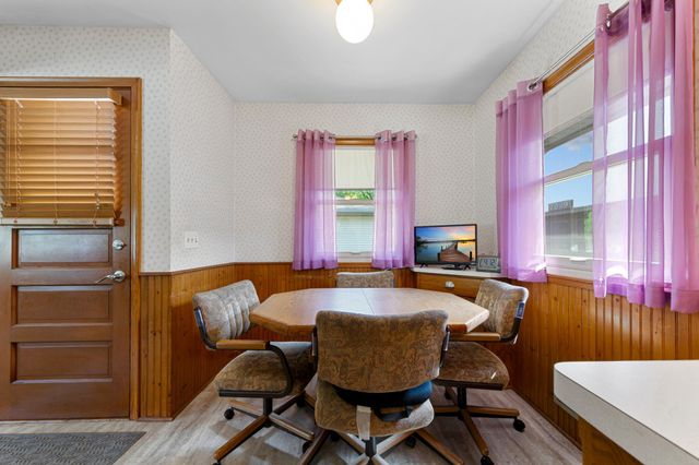 7049 Ewing Avenue N, Brooklyn Center, MN 55429