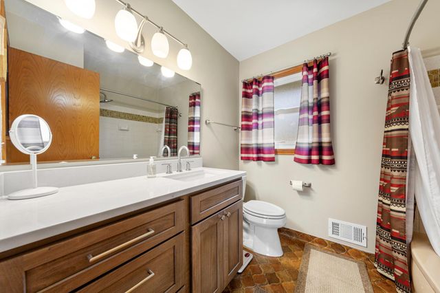7049 Ewing Avenue N, Brooklyn Center, MN 55429