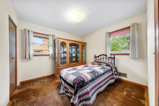 7049 Ewing Avenue N, Brooklyn Center, MN 55429