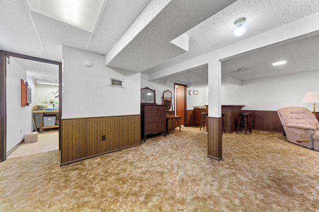 7049 Ewing Avenue N, Brooklyn Center, MN 55429