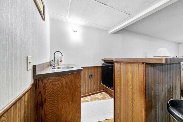 7049 Ewing Avenue N, Brooklyn Center, MN 55429