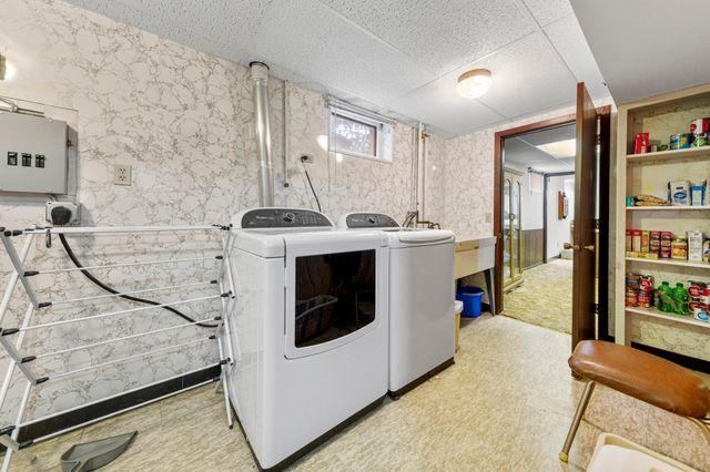 7049 Ewing Avenue N, Brooklyn Center, MN 55429