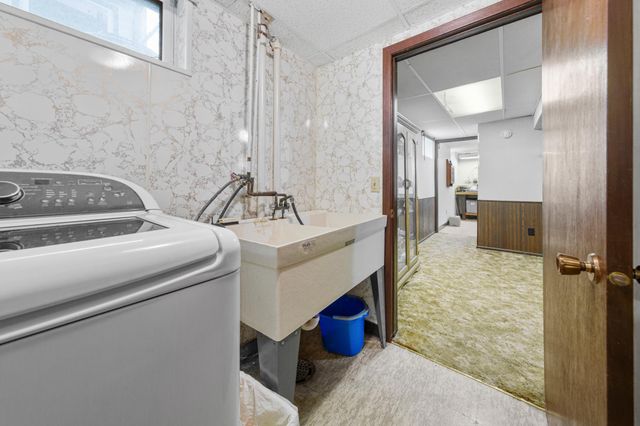 7049 Ewing Avenue N, Brooklyn Center, MN 55429