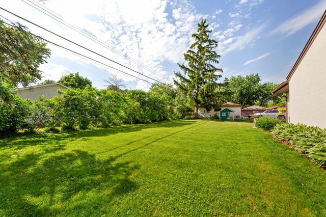 7049 Ewing Avenue N, Brooklyn Center, MN 55429
