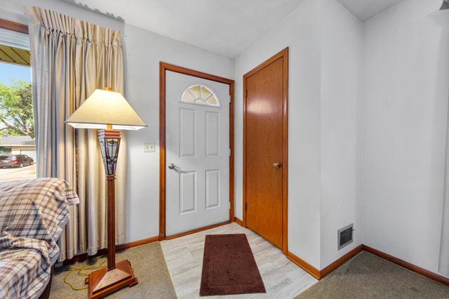 7049 Ewing Avenue N, Brooklyn Center, MN 55429