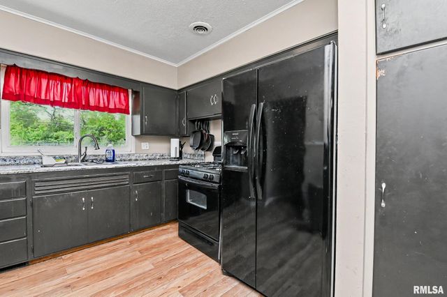 5133 N MONTCLAIR Avenue, Peoria Heights, IL 61616