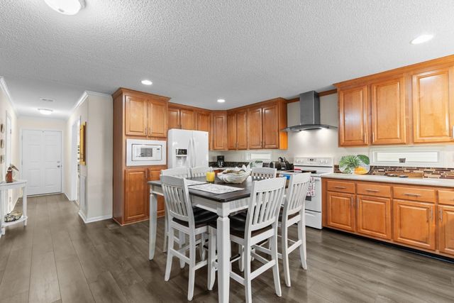 222 Lakeside Crossing Dr., Conway, SC 29526