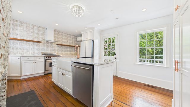 30 Anson Street, Charleston, SC 29401