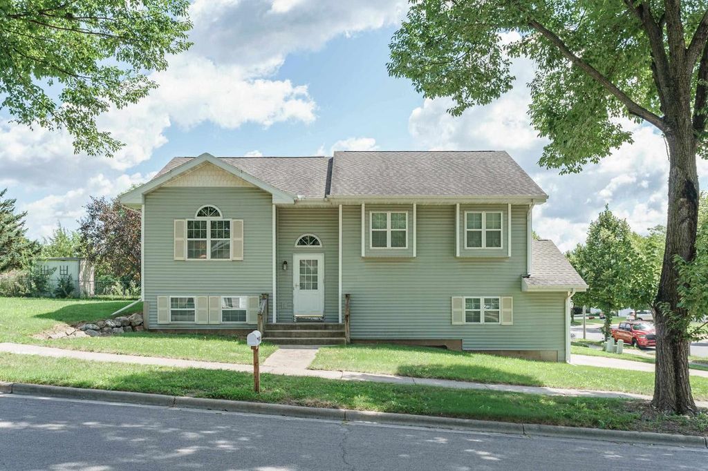 6901 Fieldwood Road, Madison, WI 53718