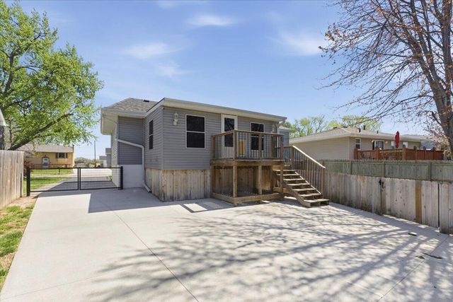 3808 RAMELLE Drive, Council Bluffs, IA 51501