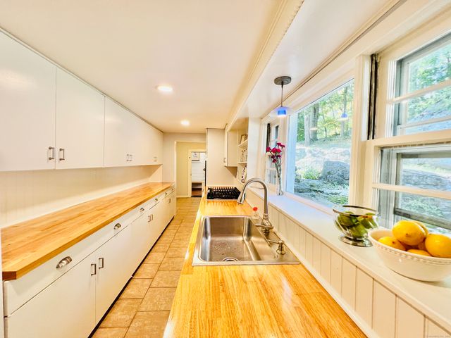 301 Haviland Road, Stamford, CT 06903