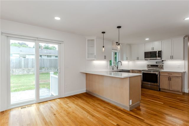 8 Barnes Street, Smithfield, RI 02828