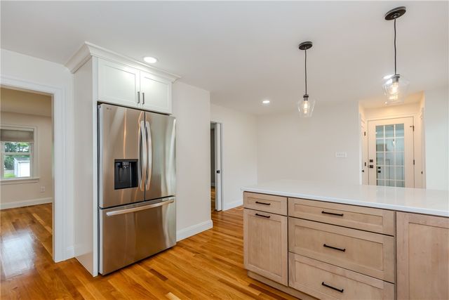8 Barnes Street, Smithfield, RI 02828