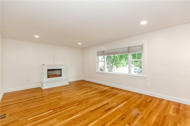 8 Barnes Street, Smithfield, RI 02828