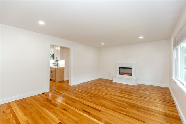 8 Barnes Street, Smithfield, RI 02828