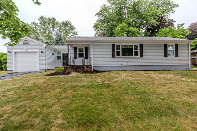 8 Barnes Street, Smithfield, RI 02828