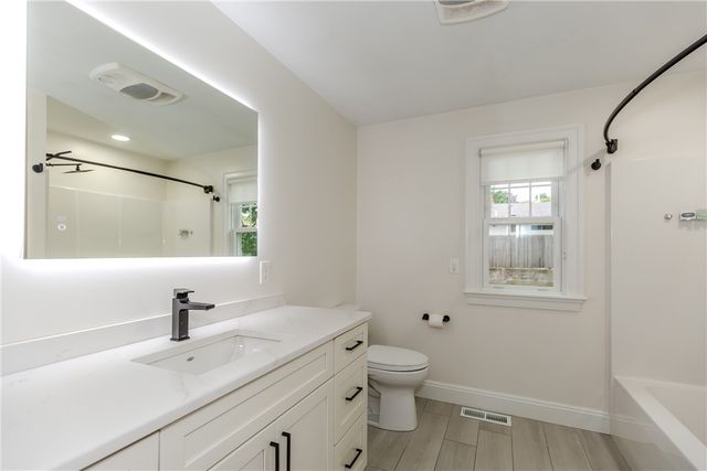 8 Barnes Street, Smithfield, RI 02828
