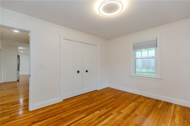 8 Barnes Street, Smithfield, RI 02828