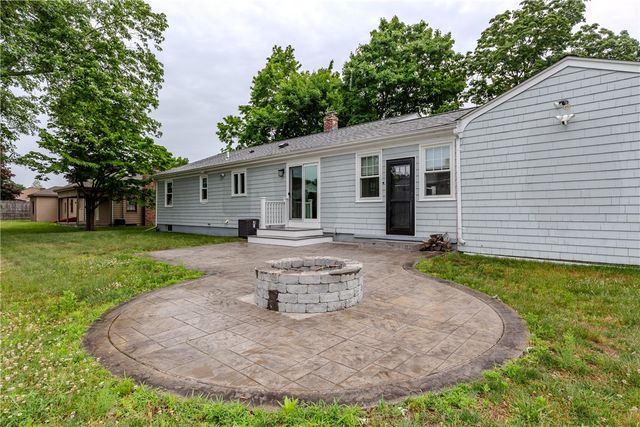 8 Barnes Street, Smithfield, RI 02828