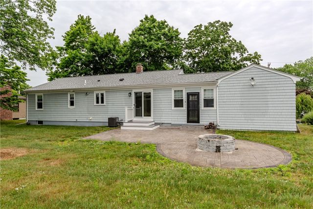 8 Barnes Street, Smithfield, RI 02828