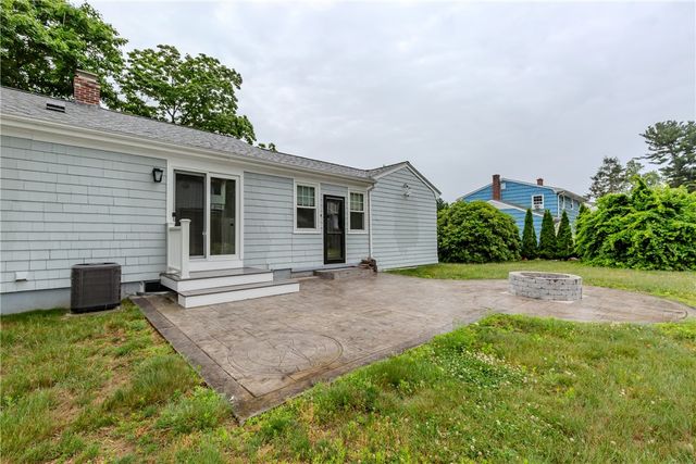 8 Barnes Street, Smithfield, RI 02828