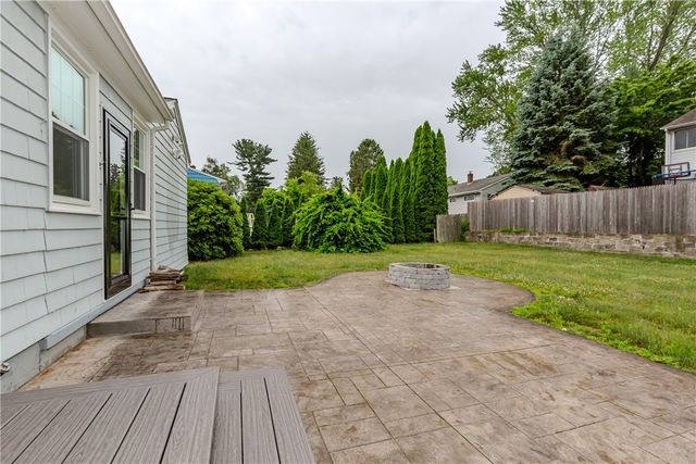 8 Barnes Street, Smithfield, RI 02828