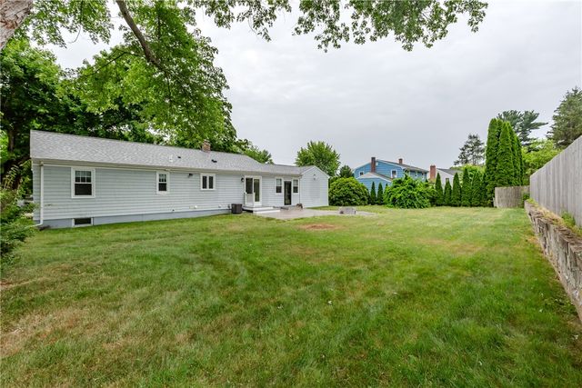 8 Barnes Street, Smithfield, RI 02828