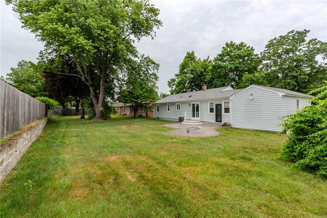 8 Barnes Street, Smithfield, RI 02828