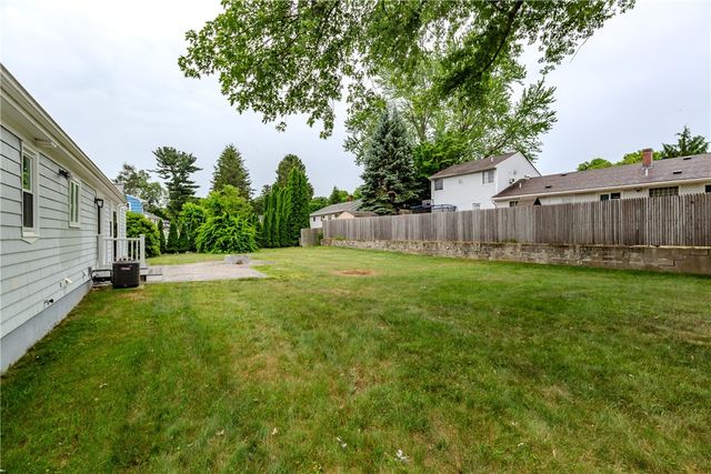 8 Barnes Street, Smithfield, RI 02828