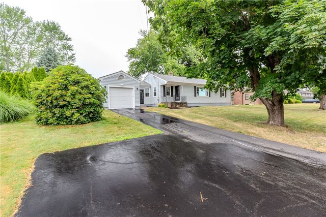 8 Barnes Street, Smithfield, RI 02828