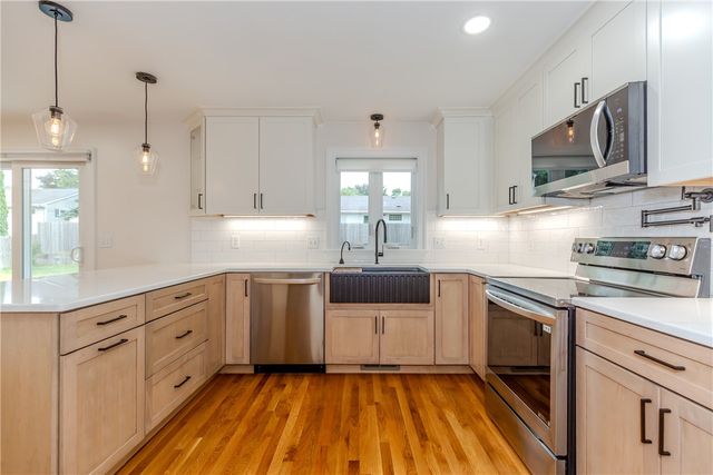8 Barnes Street, Smithfield, RI 02828