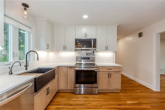 8 Barnes Street, Smithfield, RI 02828
