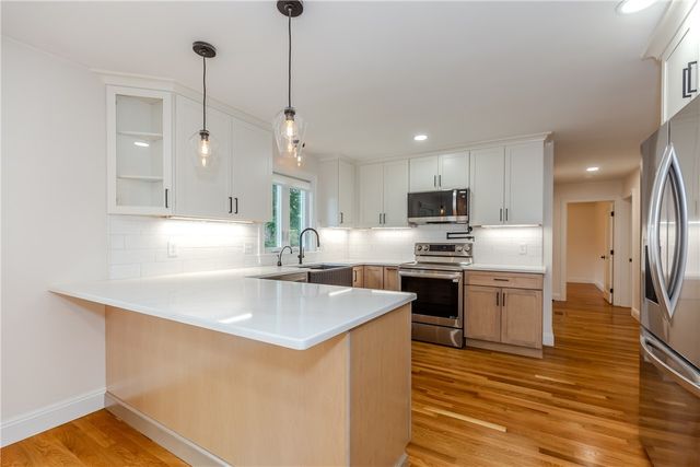 8 Barnes Street, Smithfield, RI 02828