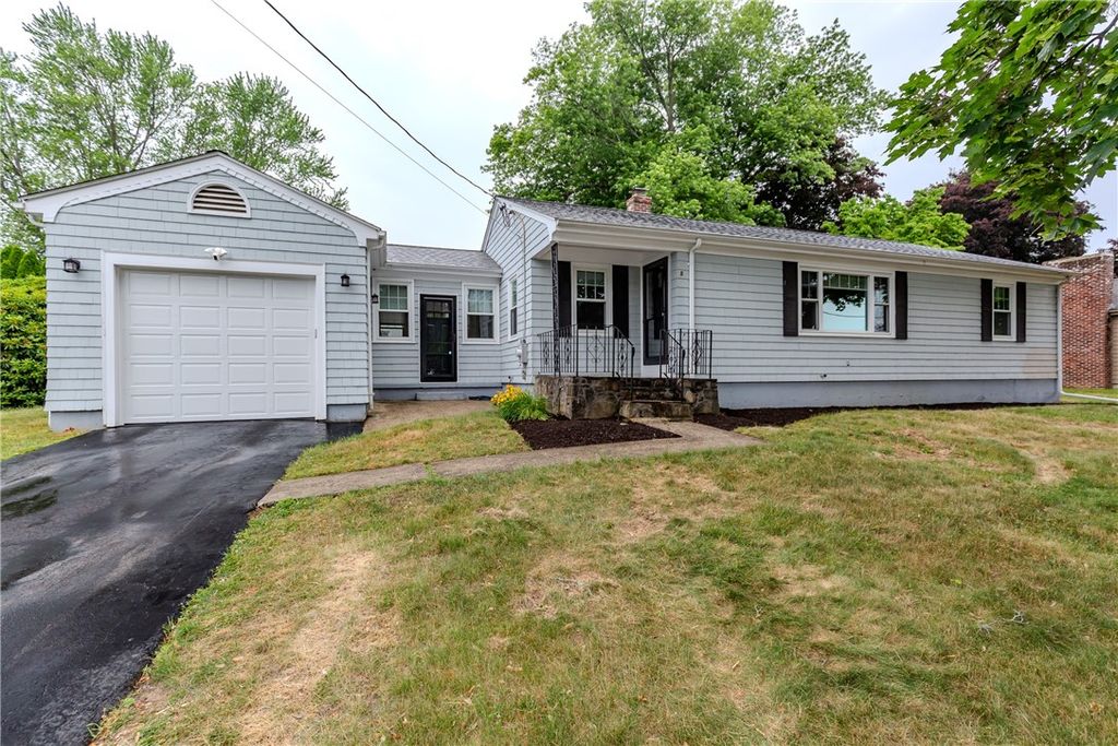8 Barnes Street, Smithfield, RI 02828