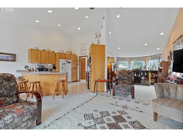 1954 Sw SESAME St, Mc Minnville, OR 97128