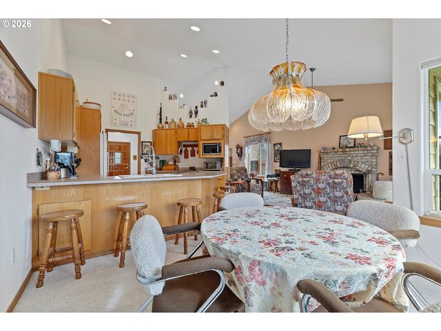 1954 Sw SESAME St, Mc Minnville, OR 97128